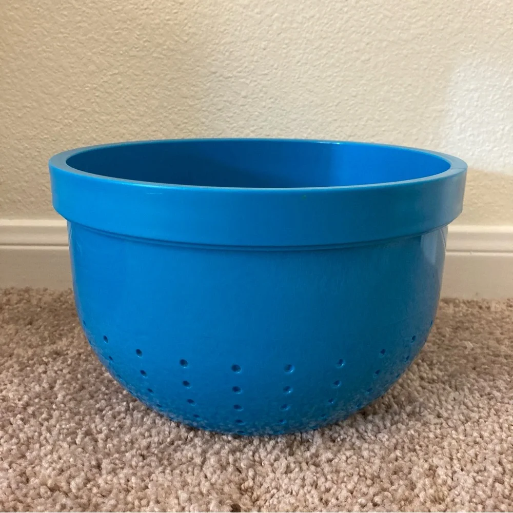 Bright Blue Colander Plastic Strainer For Rice, Grains, Salads Etc. 9in x 5.5in